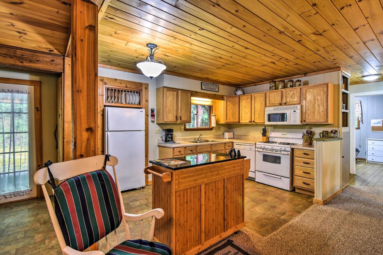 Robbinsville Cabin With Deck 3 Mi To Fontana Lake! 外观 照片