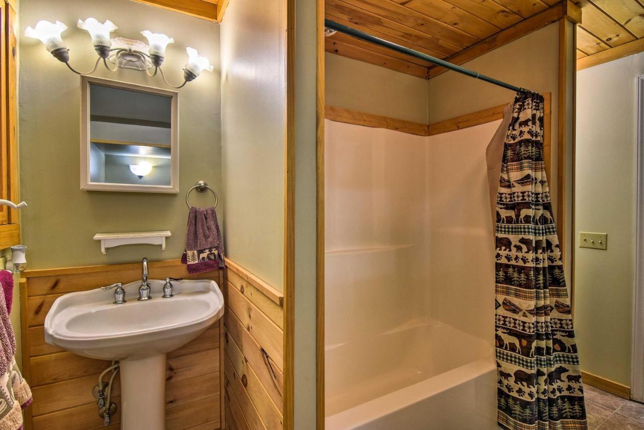 Robbinsville Cabin With Deck 3 Mi To Fontana Lake! 外观 照片